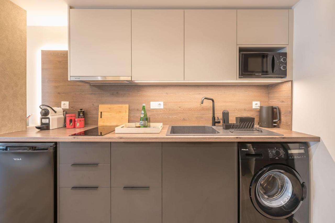 Beautiful & Renovated Aprtm In Piraeus Apartment Bagian luar foto