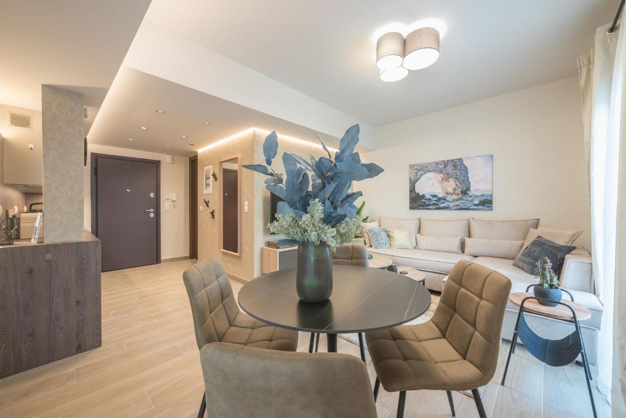 Beautiful & Renovated Aprtm In Piraeus Apartment Bagian luar foto